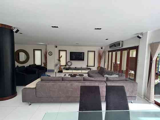5 Beds 4 Baths House Pattaya