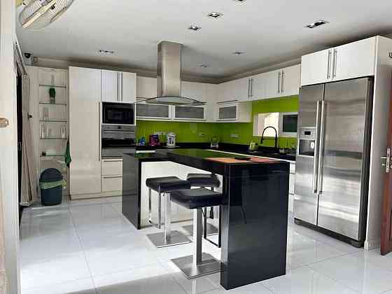 5 Beds 4 Baths House Pattaya