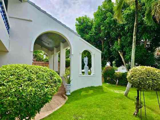 3 Bedrooms, 3 Bathrooms -House Паттая