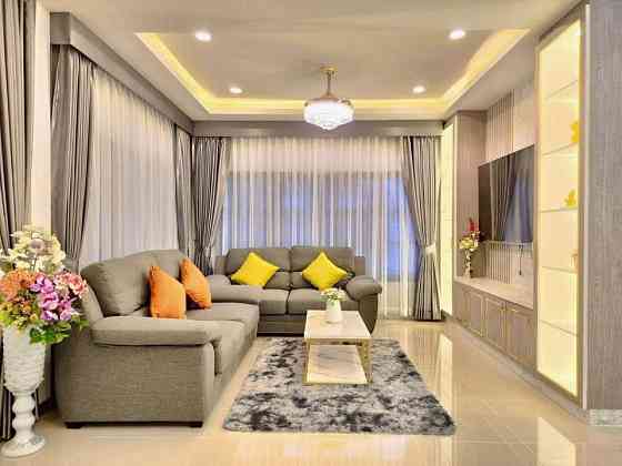 5 Bedrooms, 5 Bathrooms - Houses Pattaya