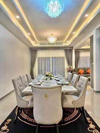 5 Bedrooms, 5 Bathrooms - Houses Pattaya