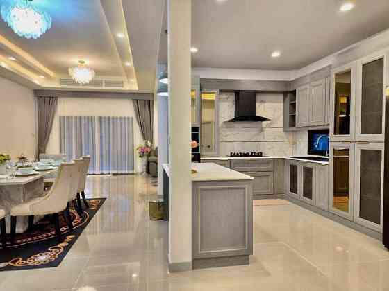 5 Bedrooms, 5 Bathrooms - Houses Pattaya