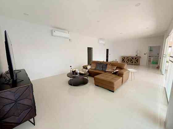 5 Bedrooms, 5 Bathrooms - Houses Pattaya