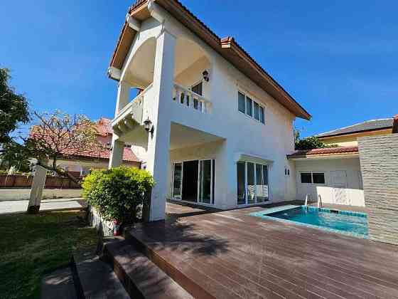 4 Beds 4 Baths House Pattaya
