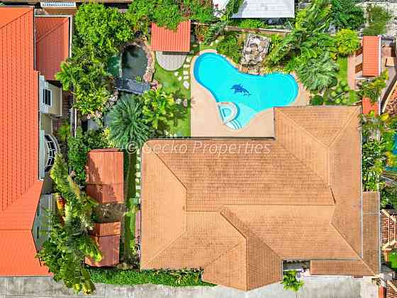 3 Beds 5 Baths House Pattaya