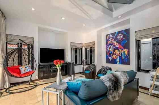 3 Beds 4 Baths House Pattaya