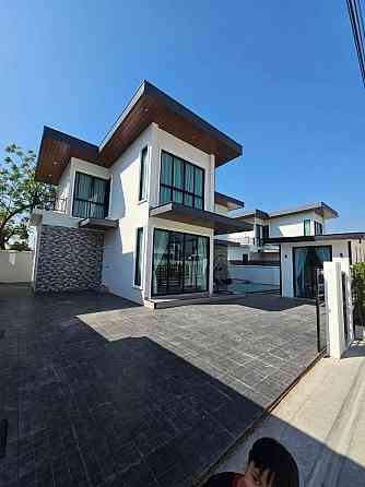 5 Bedrooms, 5 Bathrooms - Houses Pattaya