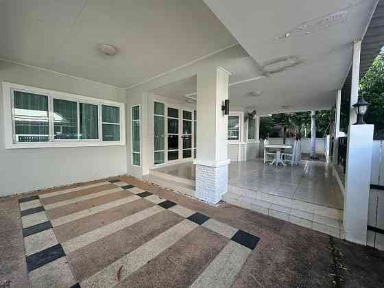 3 Beds 2 Baths House Pattaya