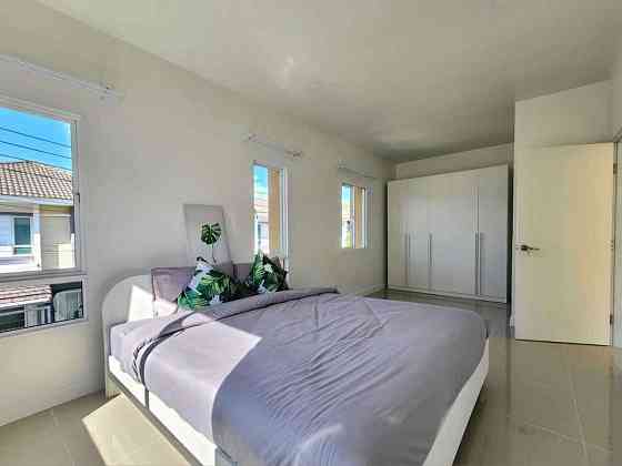 3 Bedrooms, 2 Bathrooms Phuket