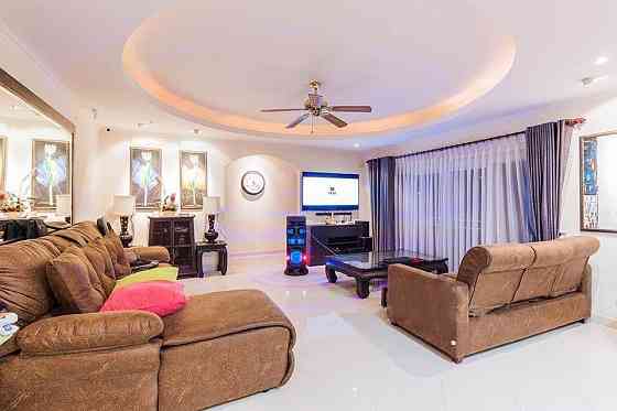 3 Beds 5 Baths House Pattaya