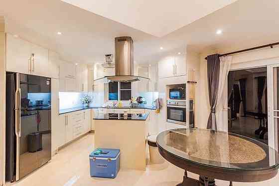 3 Beds 5 Baths House Pattaya