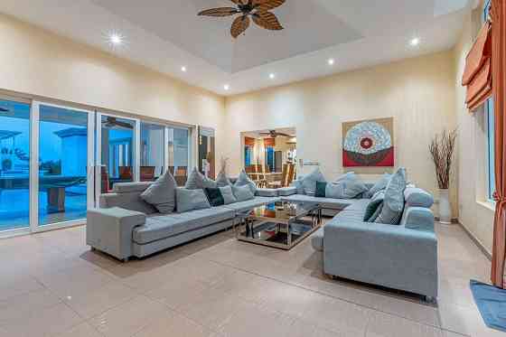House With Bedrooms: 4 And Bathrooms: 5 Pattaya