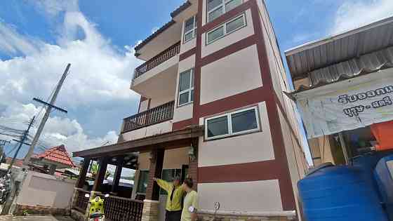 4 bedrooms and 6 bathrooms separate courtyard Samui