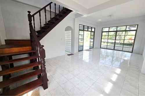 3 Beds 2 Baths House Samui